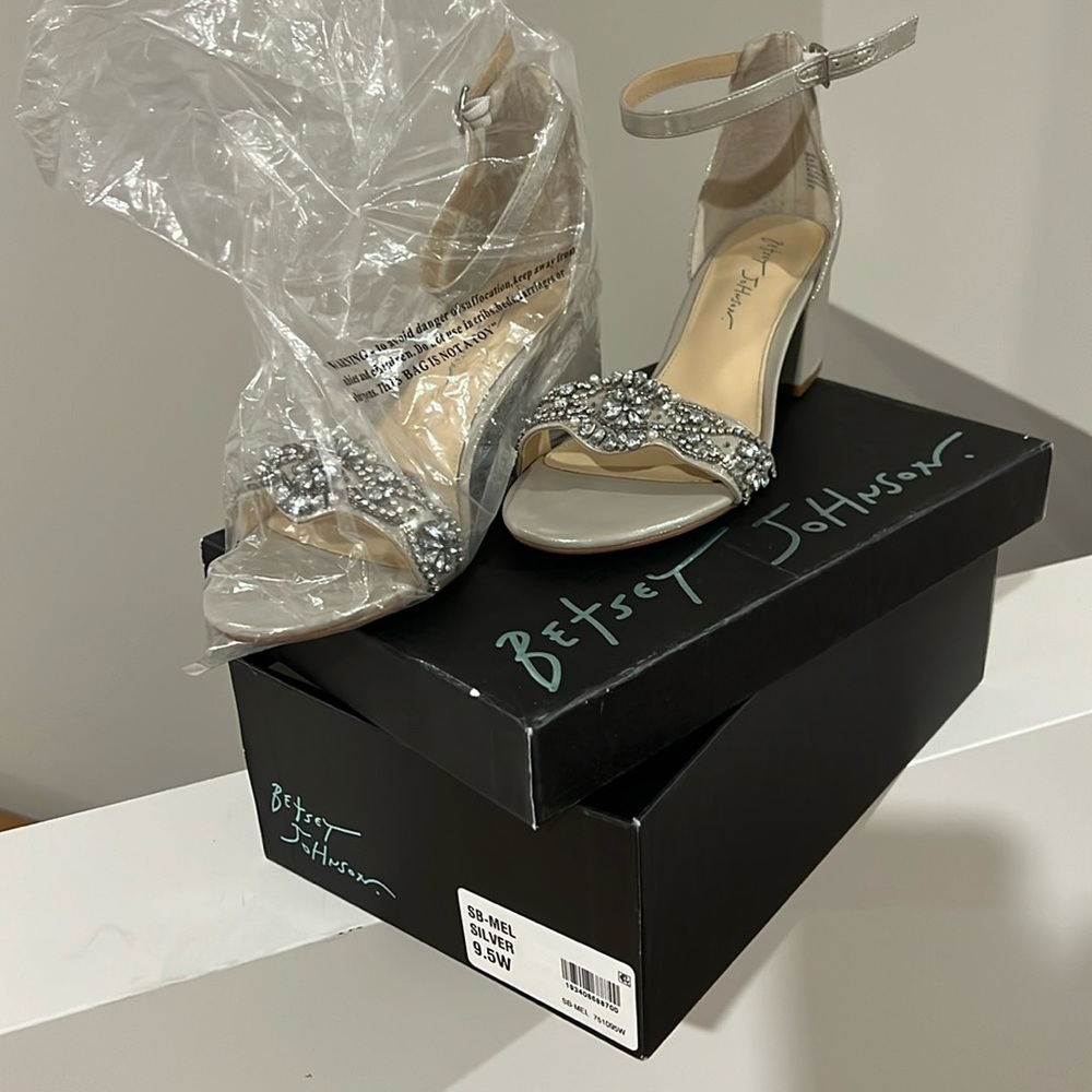 BETSEY JOHNSON ~ evening sandals ~ size 9.5